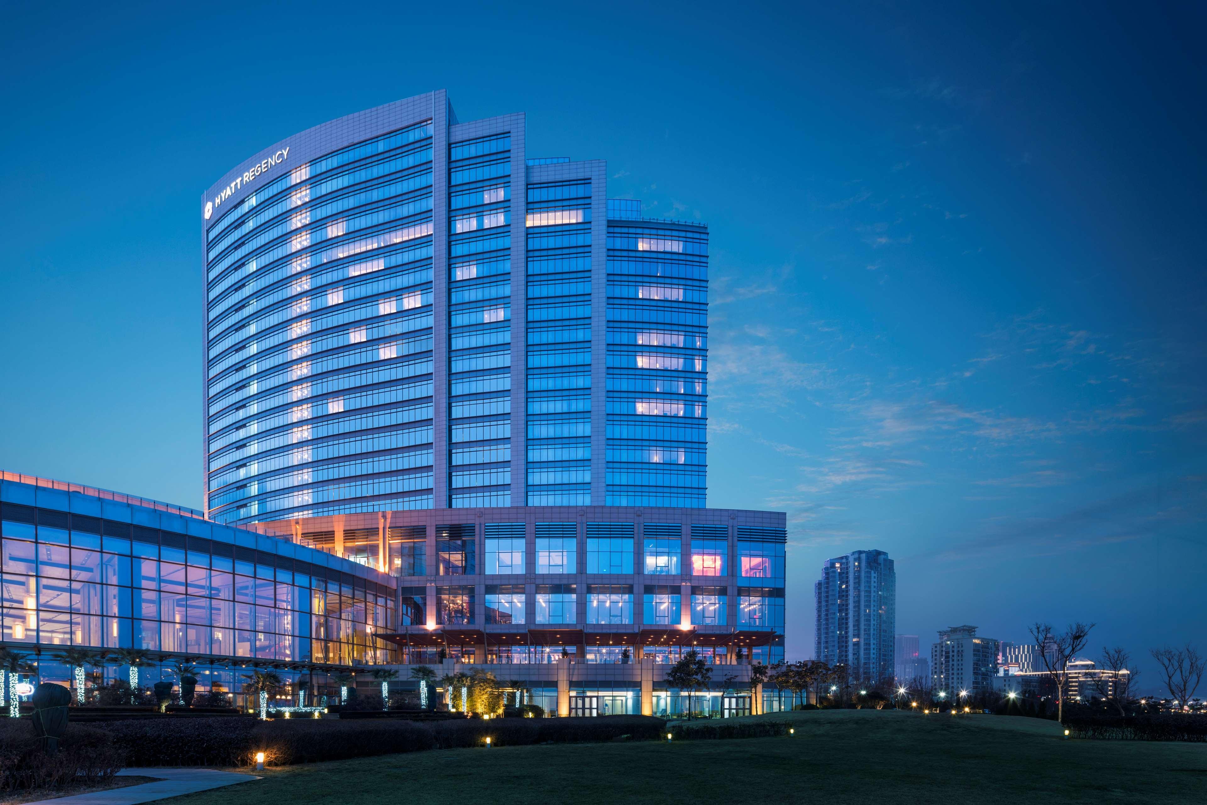 Hyatt Regency Qingdao - Stone Old Beach - Exhibition Center Exterior photo