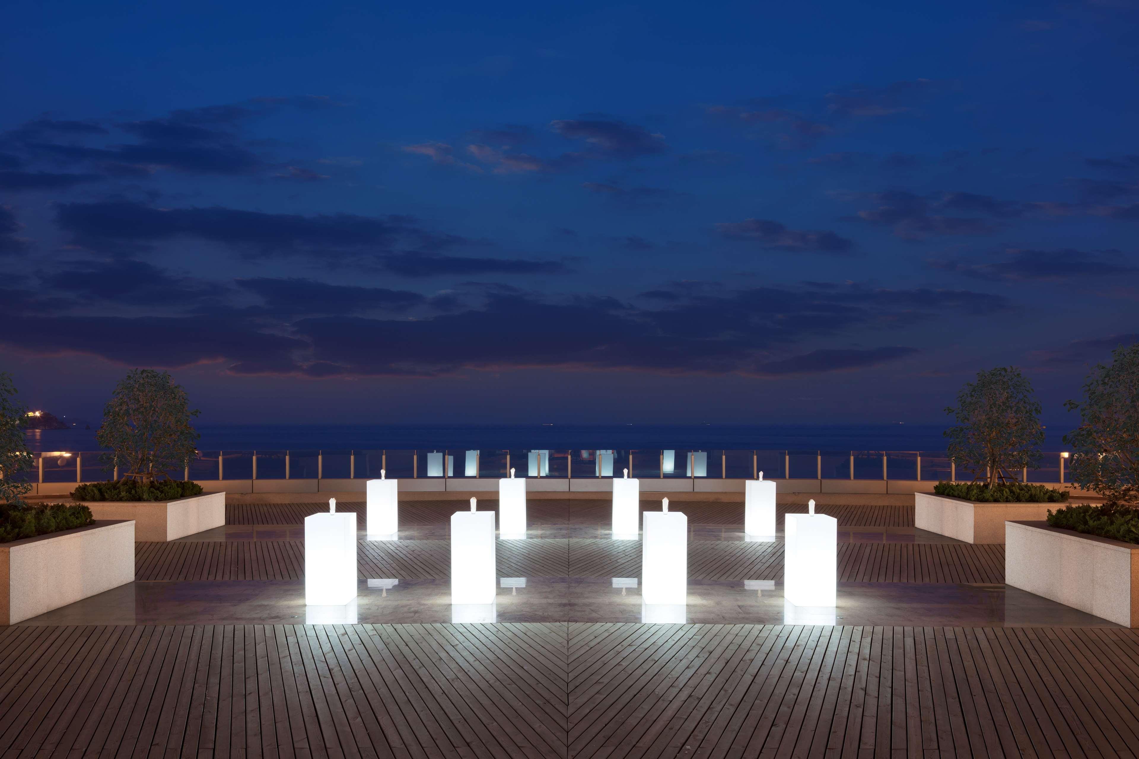 Hyatt Regency Qingdao - Stone Old Beach - Exhibition Center Exterior photo